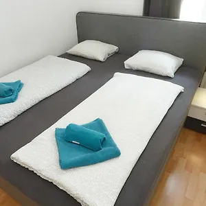 In Near Schoenbrunn & Westbahnhof - Keyless Check-in , Viena Austria
